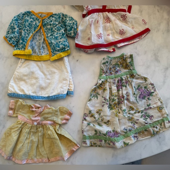 Vintage 1960s Mattel Tiny Thumbelina Doll plus her outfits & She Still Works! - Picture 14 of 17